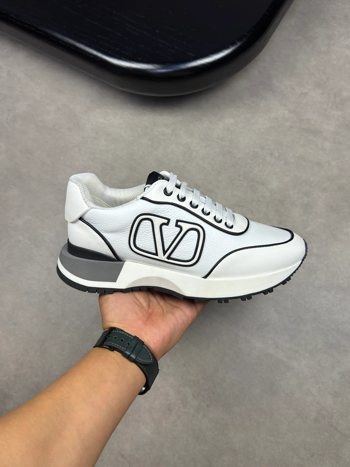 [VALENTINO] Valentino men's shoes 💰500💰 - High-end quality original order - Upper: 🔝 Nappa calf leather, tumbled calf leather, sewn brand plastic totem - Lining: brand mesh canvas, foot pad; water-dyed cow leather - Outsole: multi-color wear-resistant velvet·rubber; combined molded outsole -Super high quality control·Fine workmanship: highlighted (high-end·luxury·grade) -Size :38-44 (45 can be customized)·3300